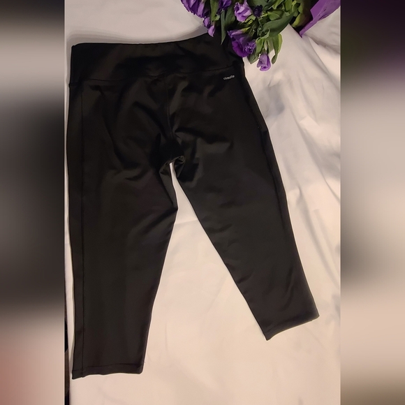 Adidas Climalite Capris - size M - Picture 5 of 6